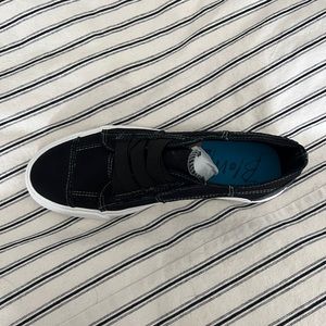 Blowfish Malibu women’s Marley sneaker size 10